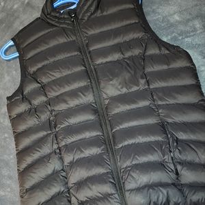 ** DONATED ** Packable Warm Puffer Vest